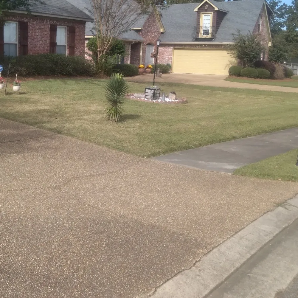 Professional lawn mowing service experts serving Jackson, MS - Vanlandingham Lawn Care & Services