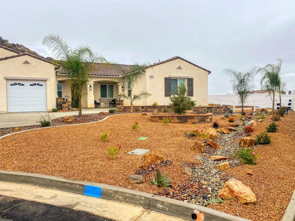 Custom yard maintenance experts serving East Hemet, CA - Van's Landscape Construction