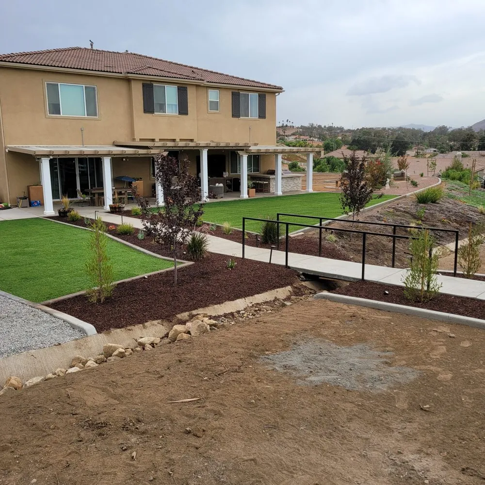 Local lawn care service experts serving East Hemet, CA - Van's Landscape Construction