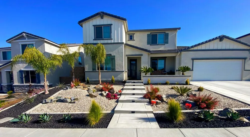 Custom residential landscaping experts serving East Hemet, CA - Van's Landscape Construction