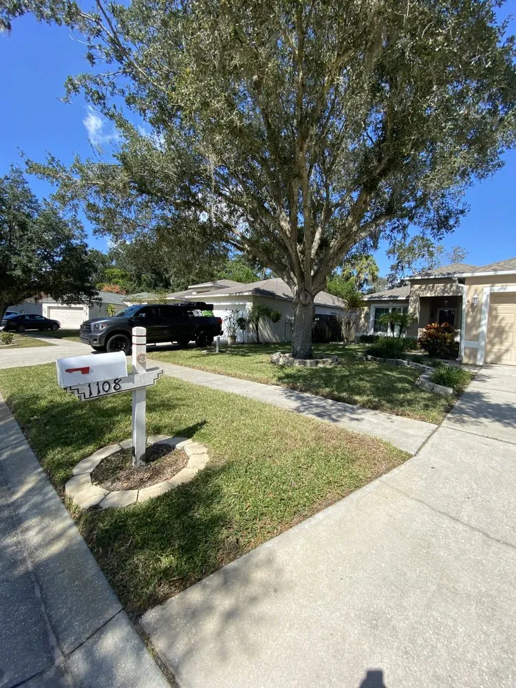 Trusted lawn mowing service in Valrico, FL by Vantes Lawn Care Service