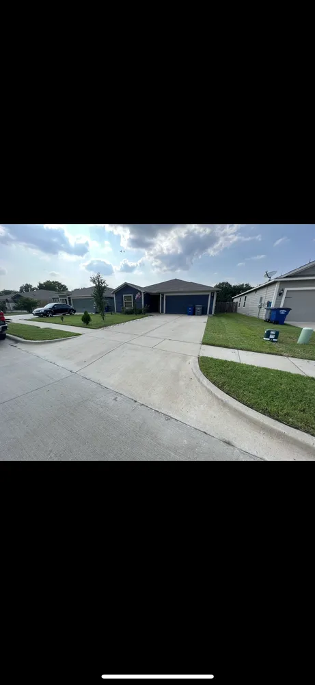 Trusted garden landscaping for year-round maintenance in Dallas, TX by Vargas Landscaping & Construction