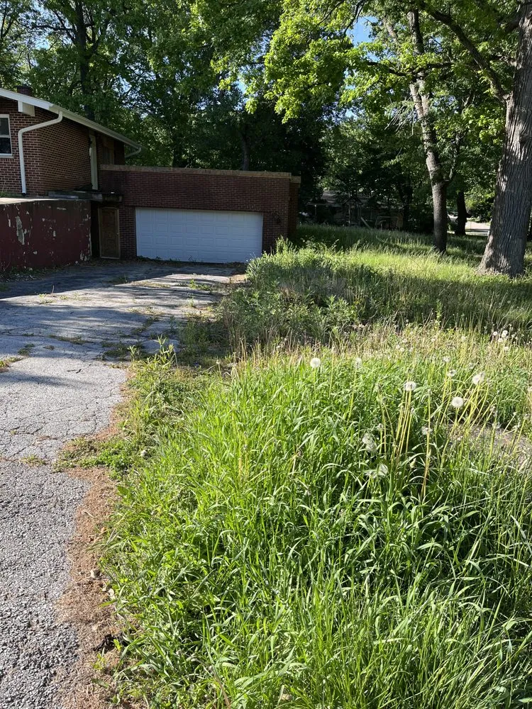 Top-rated lawn mowing service for year-round maintenance in Aurora, IL by Vargas Landscaping