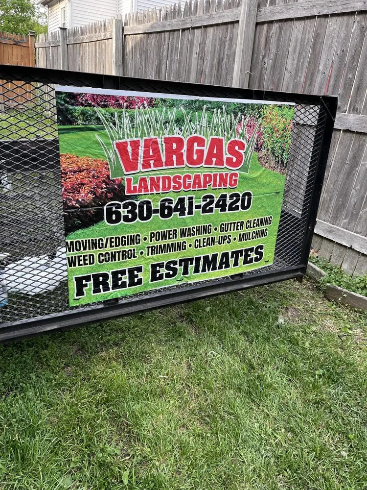 Local yard maintenance experts serving Aurora, IL - Vargas Landscaping