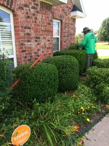 Custom garden landscaping in Springdale, AR - Vargas Landscaping