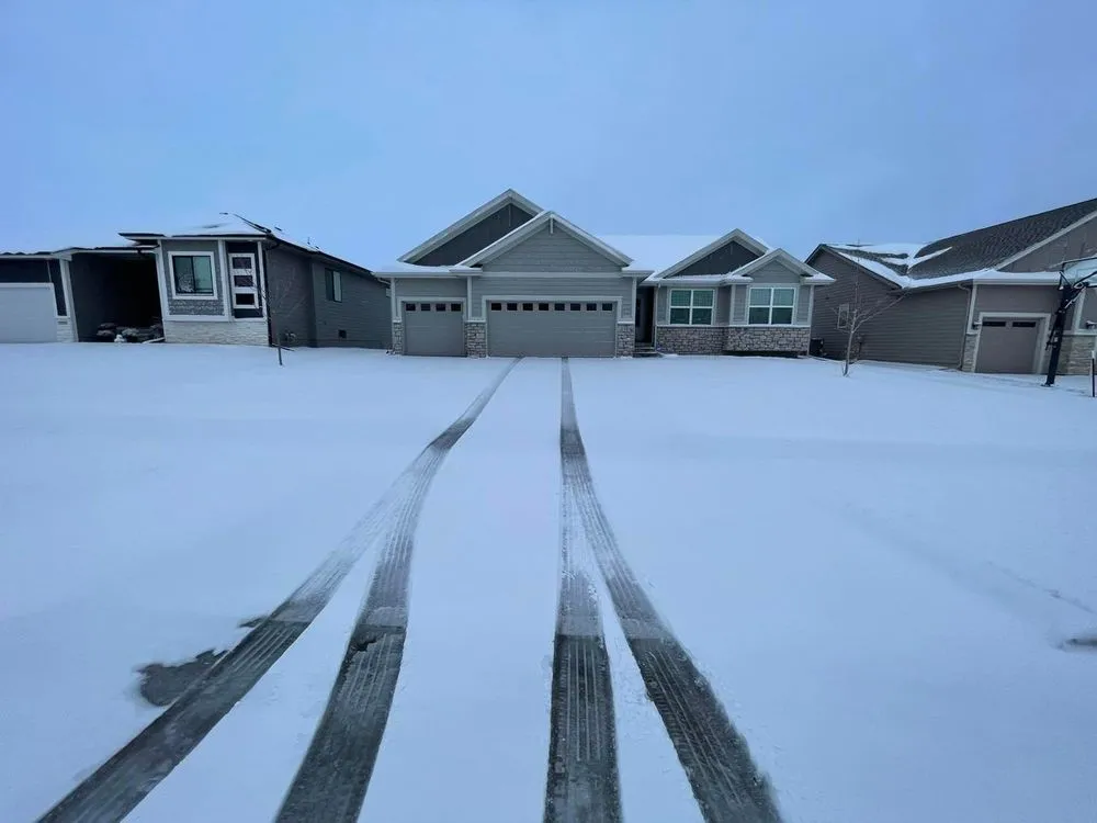 Affordable lawn care service in Urbandale, IA - Vargas Lawn Care Services