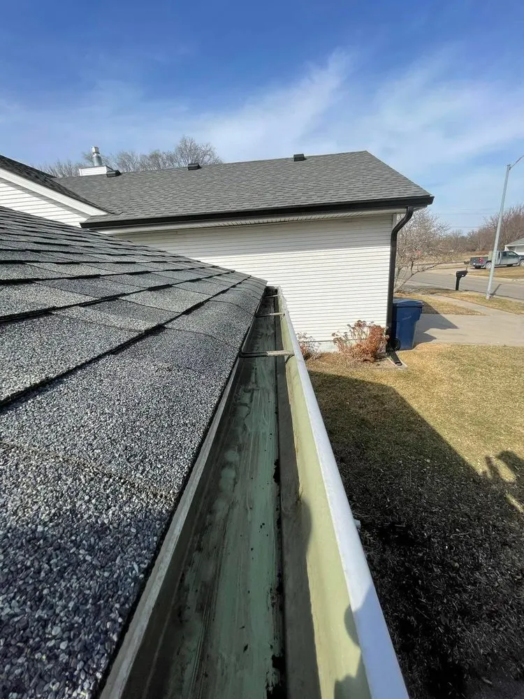 Professional lawn mowing service in Urbandale, IA by Vargas Lawn Care Services