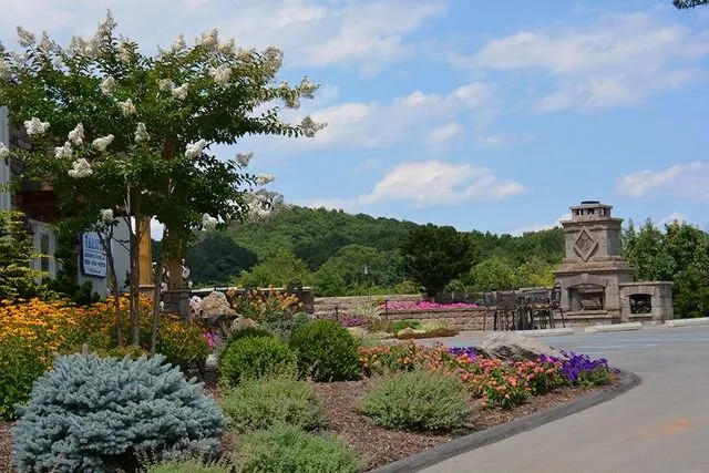 Professional garden landscaping in Roanoke, VA - Varsity Landscaping & Grounds