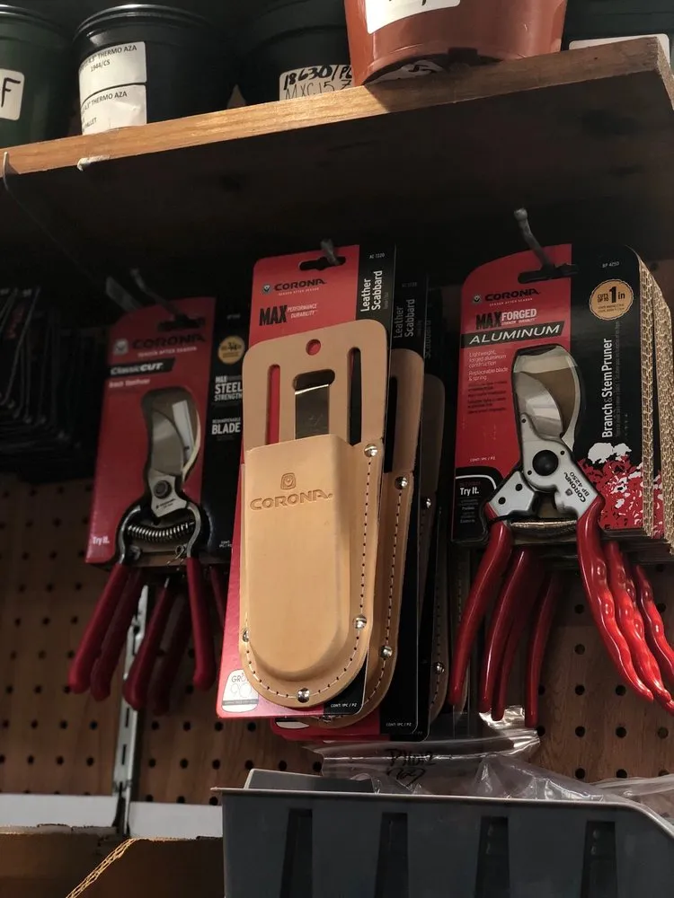 Reliable lawn care service for year-round maintenance across Miami, FL - VAS Agricultural Supply