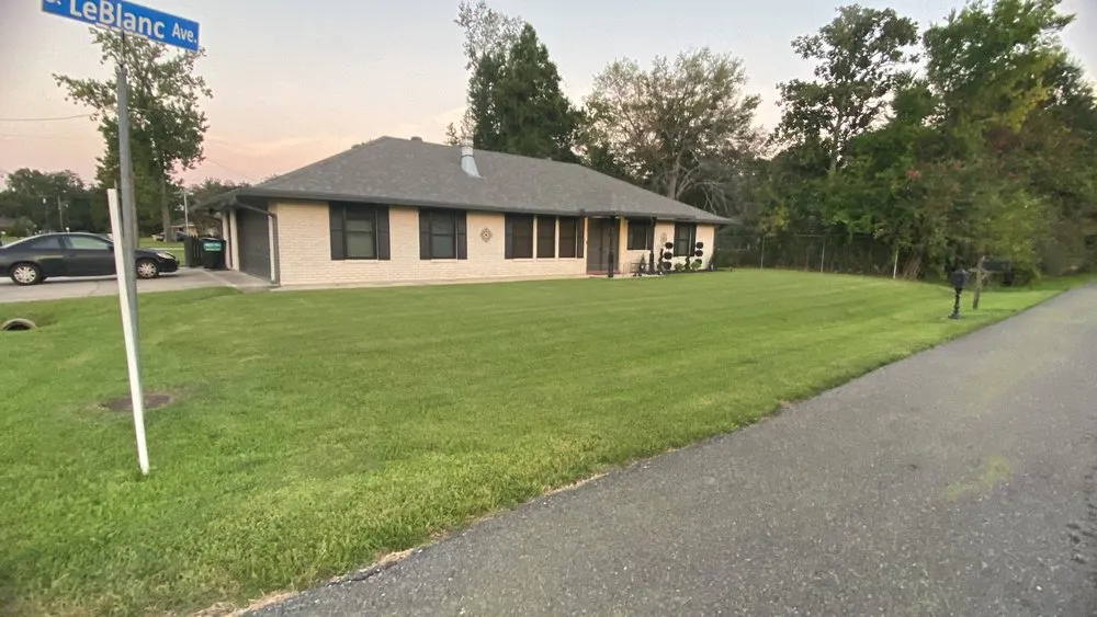 Affordable yard maintenance with custom design across Gonzales, LA - Vasquez lawn care