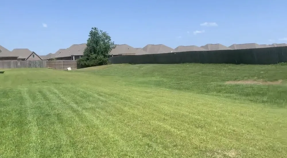 Custom garden landscaping for beautiful yards in Gonzales, LA by Vasquez lawn care