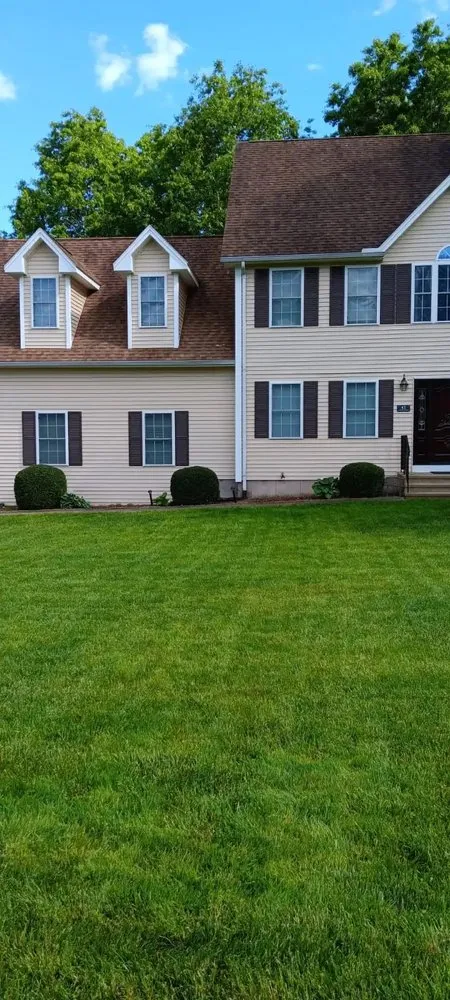 Local lawn mowing service experts serving East Hartford, CT - Vasquez Tree & Landscaping Service