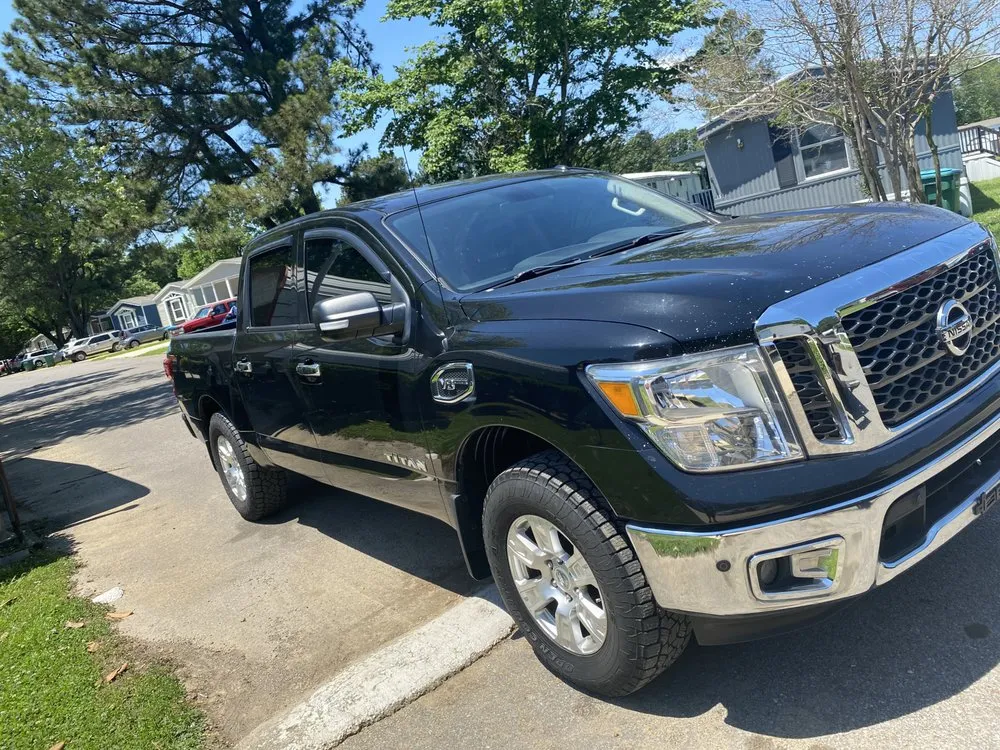 Professional lawn care service experts serving Memphis, TN - Vaughn Lawns Service