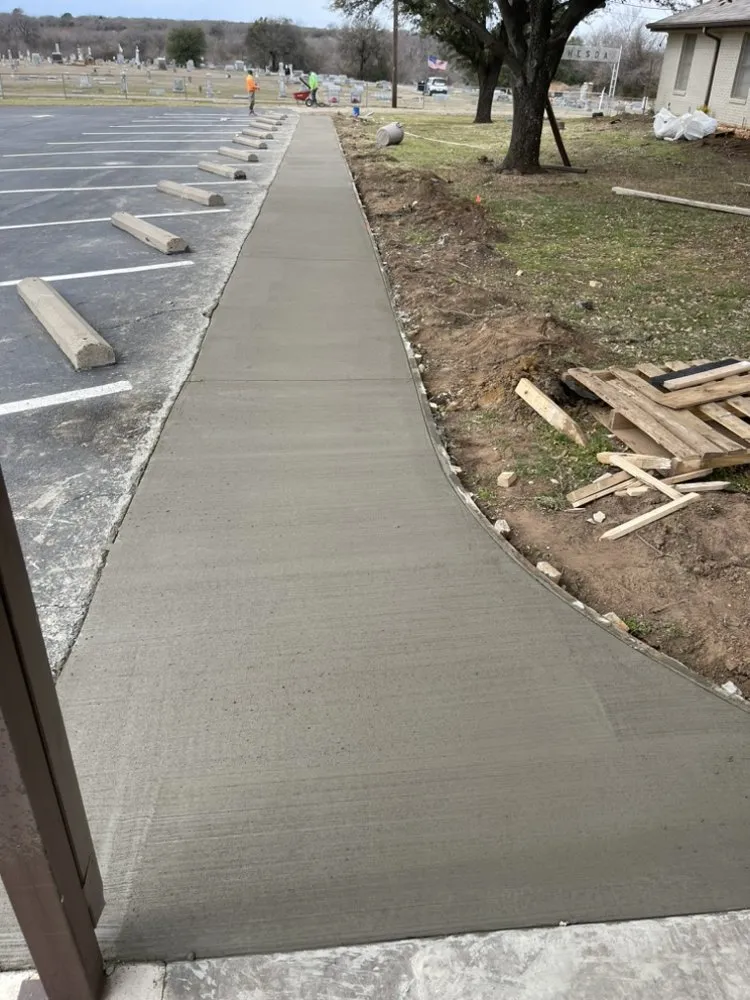 Local outdoor landscaping experts serving Alvarado, TX - Vazquez Landscape