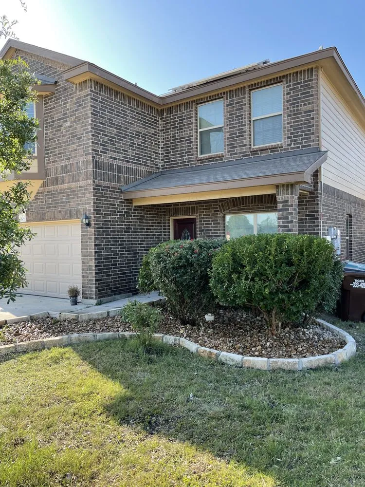 Custom lawn care service in San Antonio, TX by Vazquez Landscaping