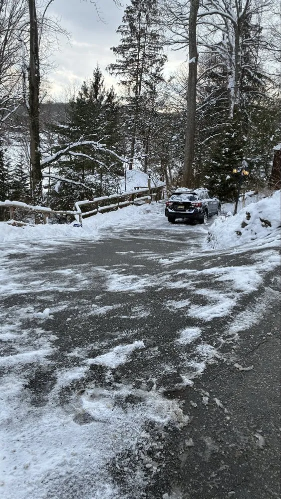 Professional garden landscaping for year-round maintenance in Bloomingdale, NJ by Vazquez Landscaping Services