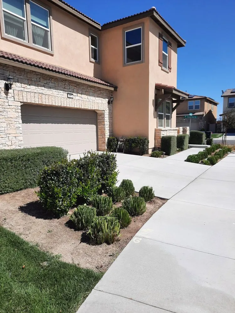 Custom residential landscaping in Norco, CA by Vazquez Landscaping Services