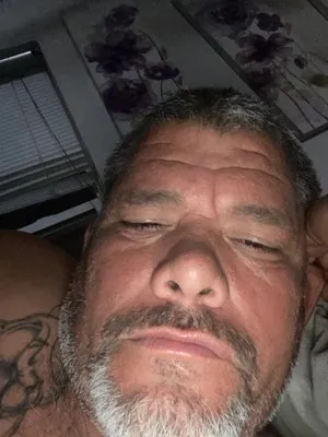 Vazquez Lawn Service Logo