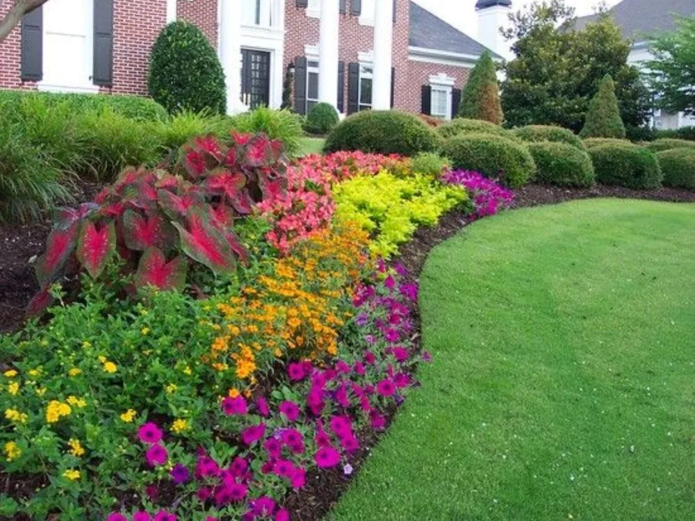 Custom residential landscaping in Milwaukee, WI by Vc Landscaping