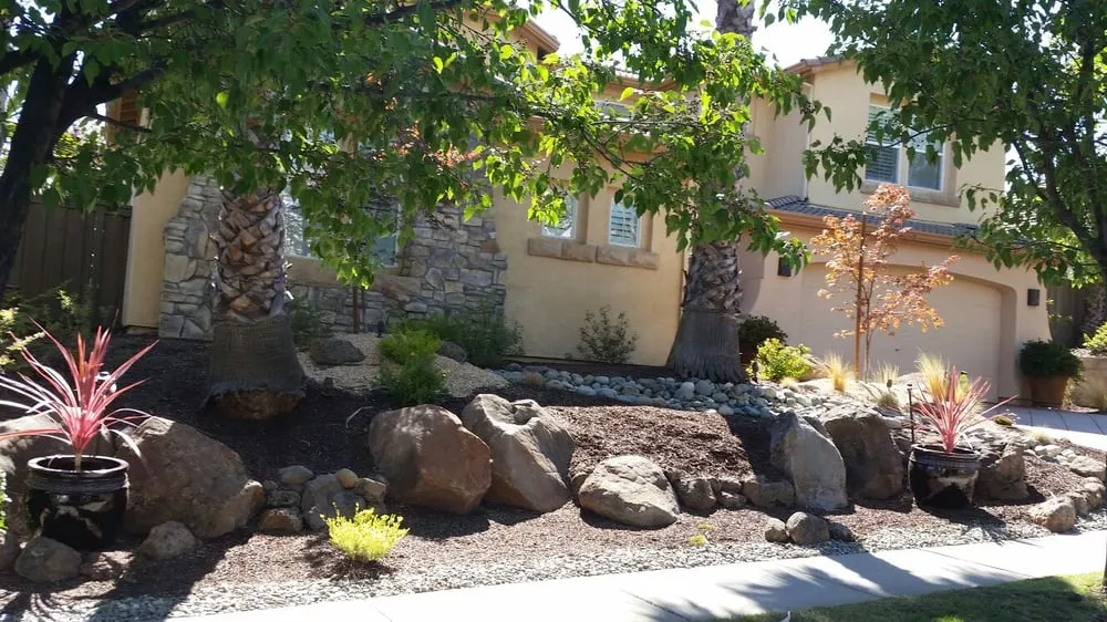 Trusted garden landscaping in Lincoln, CA by VC Lawn care