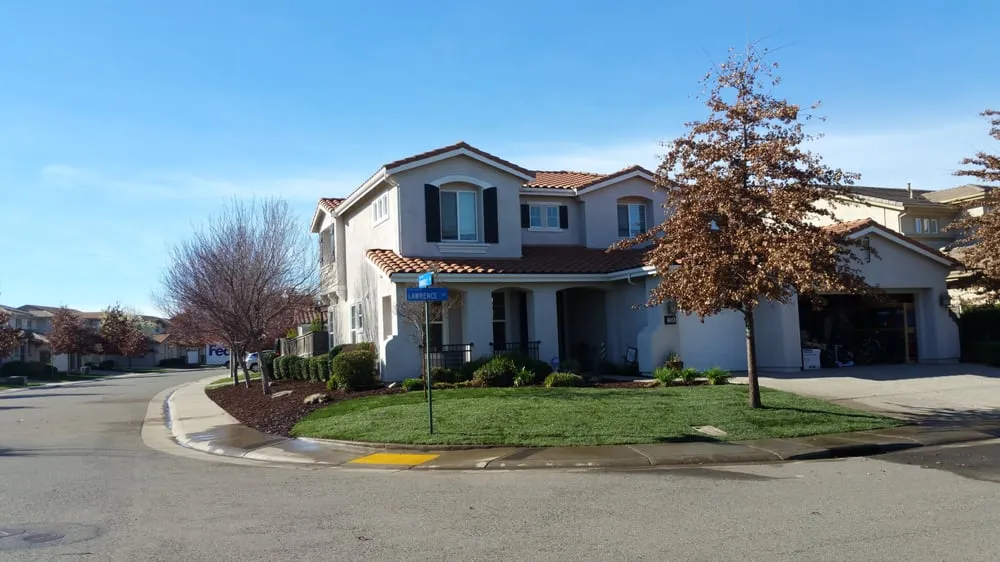 Custom landscape design for homes in Lincoln, CA by VC Lawn care