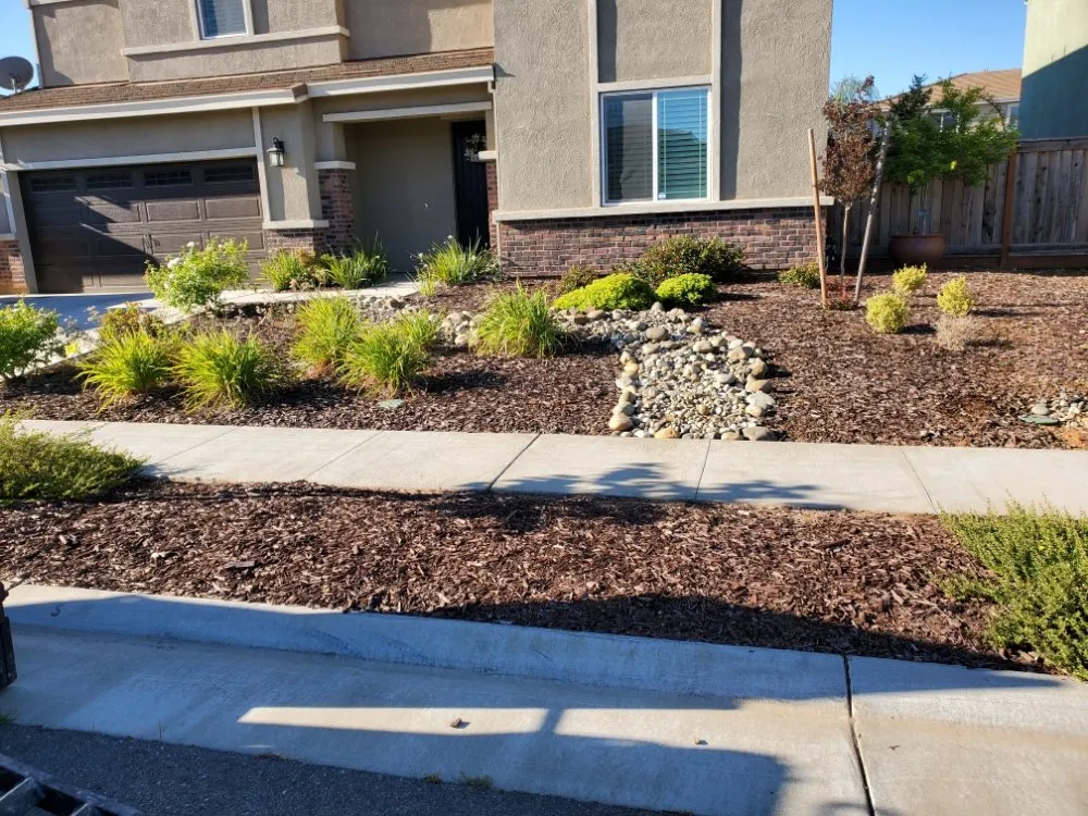 Expert outdoor landscaping in Lincoln, CA by VC Lawn care