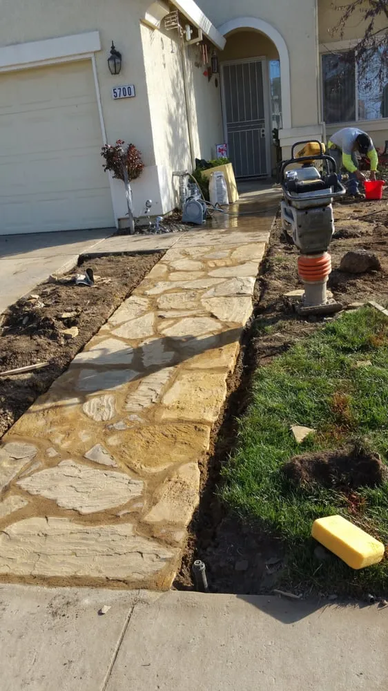 Expert yard maintenance in Lincoln, CA by VC Lawn care