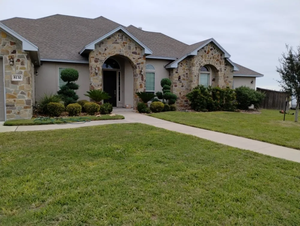 Top-rated lawn care service for residential properties across Corpus Christi, TX - Vega's Tree and Lawn Service