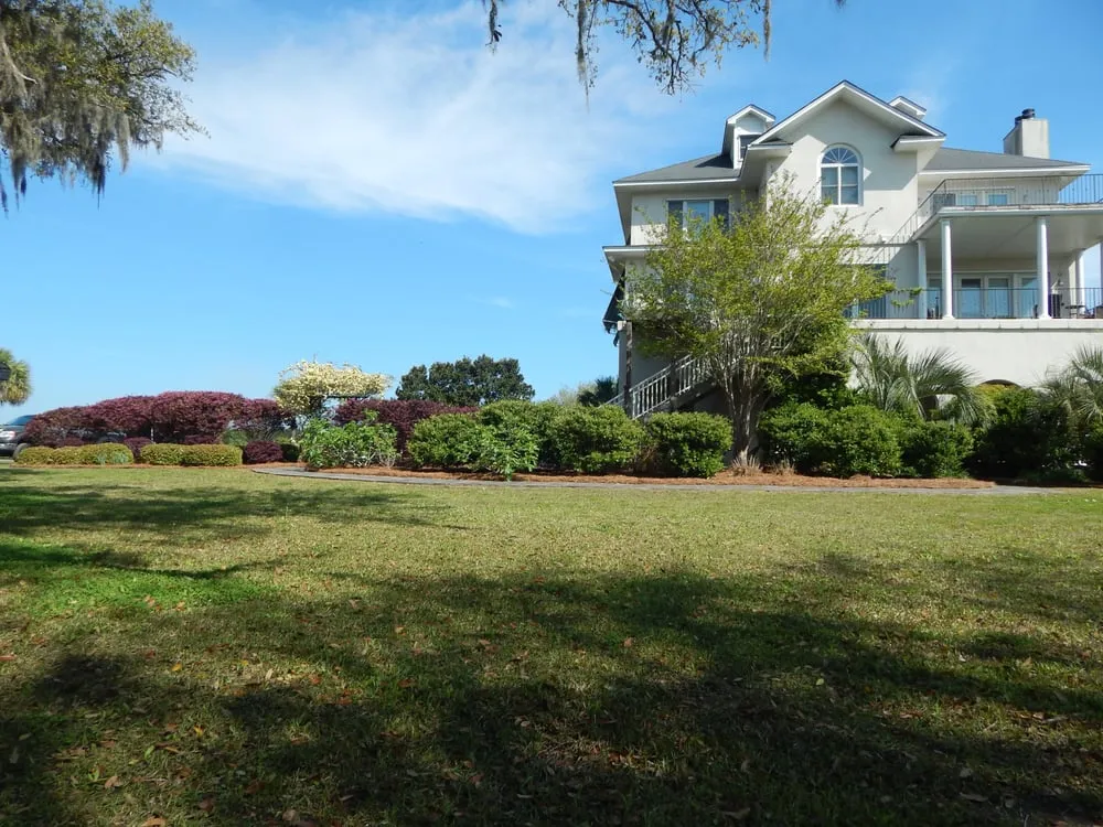 Affordable landscaping services in Johns Island, SC - Velasquez Landscaping and Tree Removal