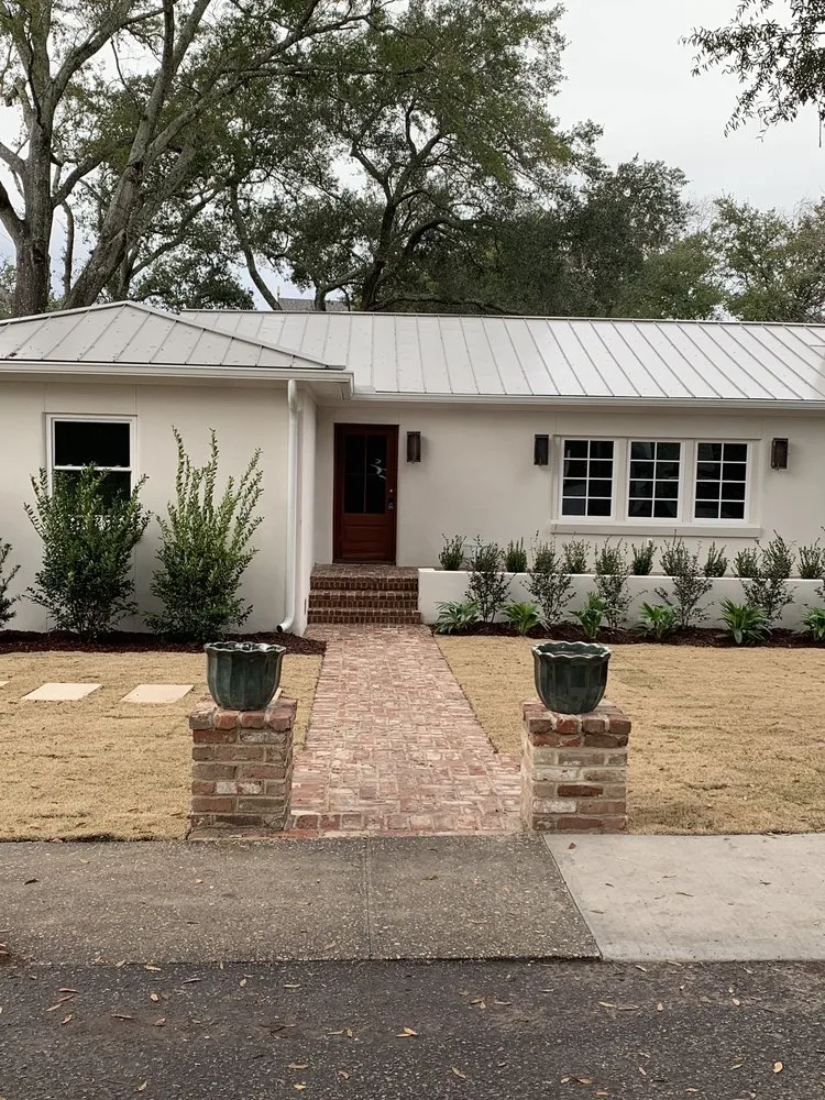 Expert yard maintenance experts serving Johns Island, SC - Velasquez Landscaping and Tree Removal
