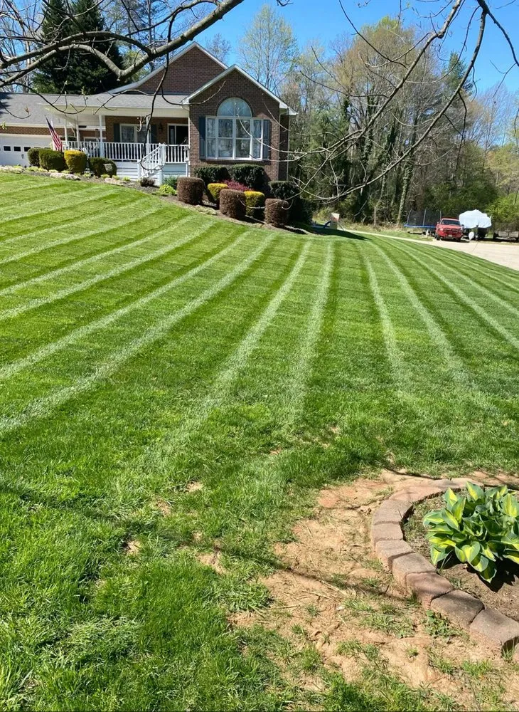 Top-rated lawn care service experts serving Hicksville, NY - Velasquez Landscaping