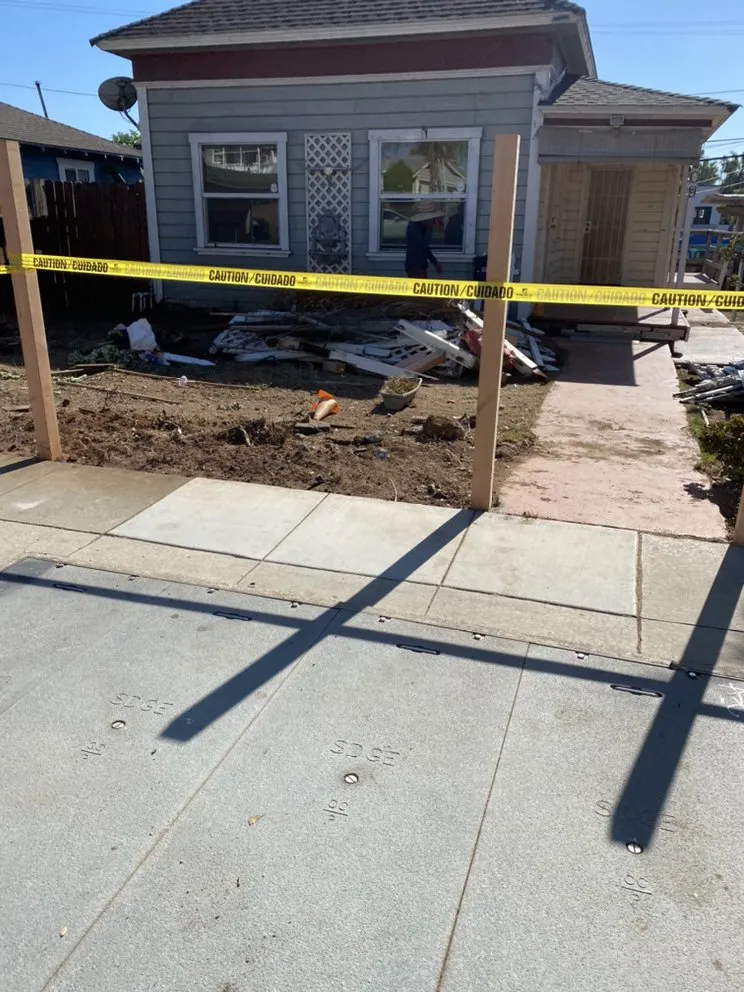 Professional yard cleanup service experts serving Encinitas, CA - Velasquez Tree Services