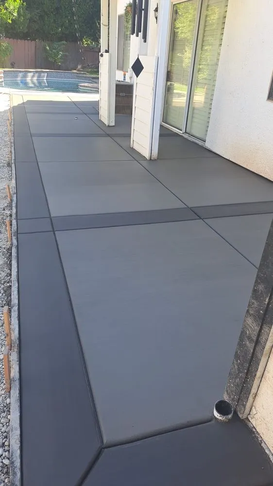 Custom lawn mowing service experts serving Sacramento, CA - Velazquez Landscaping