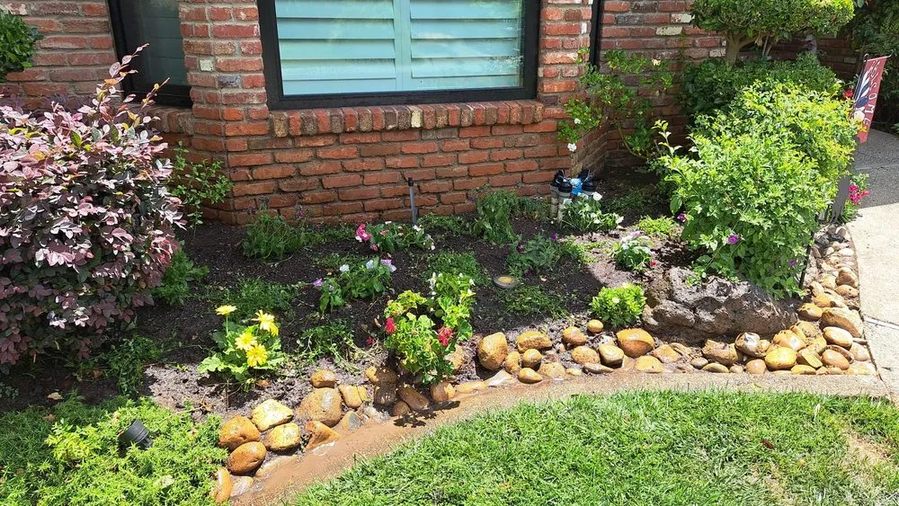 Custom residential landscaping in Sacramento, CA by Velazquez Landscaping