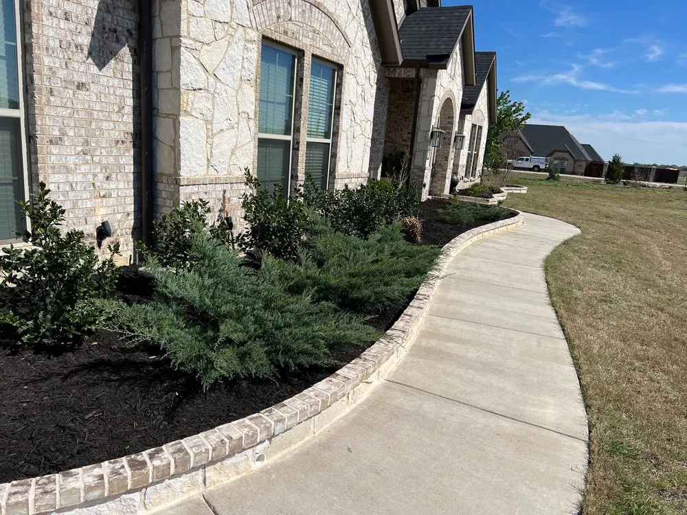 Affordable yard maintenance in Midlothian, TX by Velazquez Lawn & Landscaping