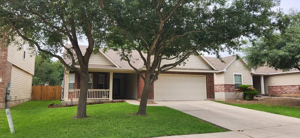 Professional residential landscaping experts serving Selma, TX - Velazquez Lawn Service