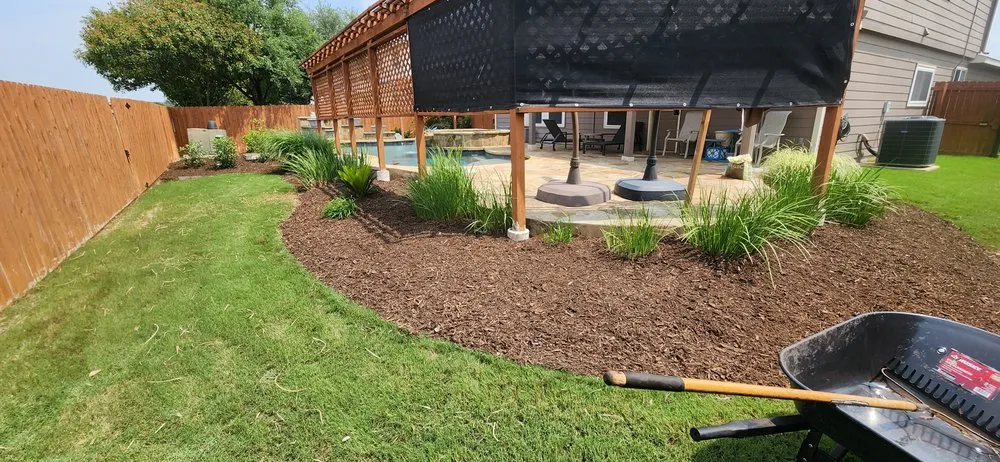 Top-rated outdoor landscaping in Selma, TX by Velazquez Lawn Service