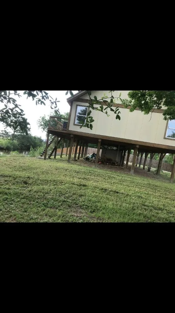 Reliable lawn mowing service for beautiful yards across Clute, TX - Velez Yard Clean Up