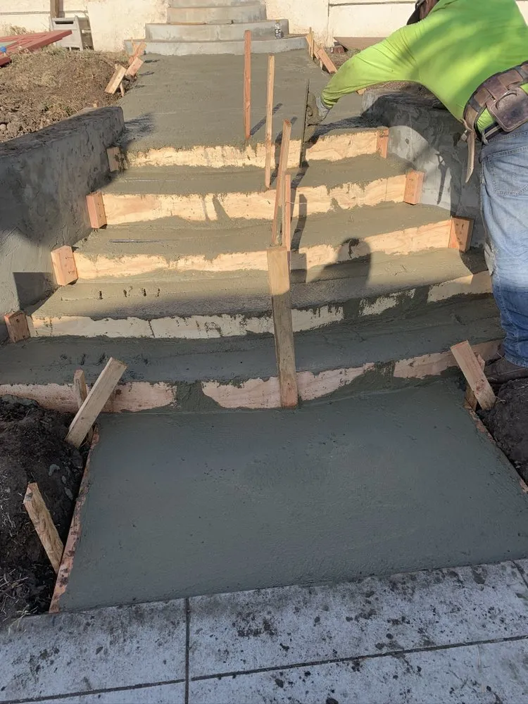 Local landscaping services experts serving San Diego, CA - Velez’s Landscaping And Lawn Service