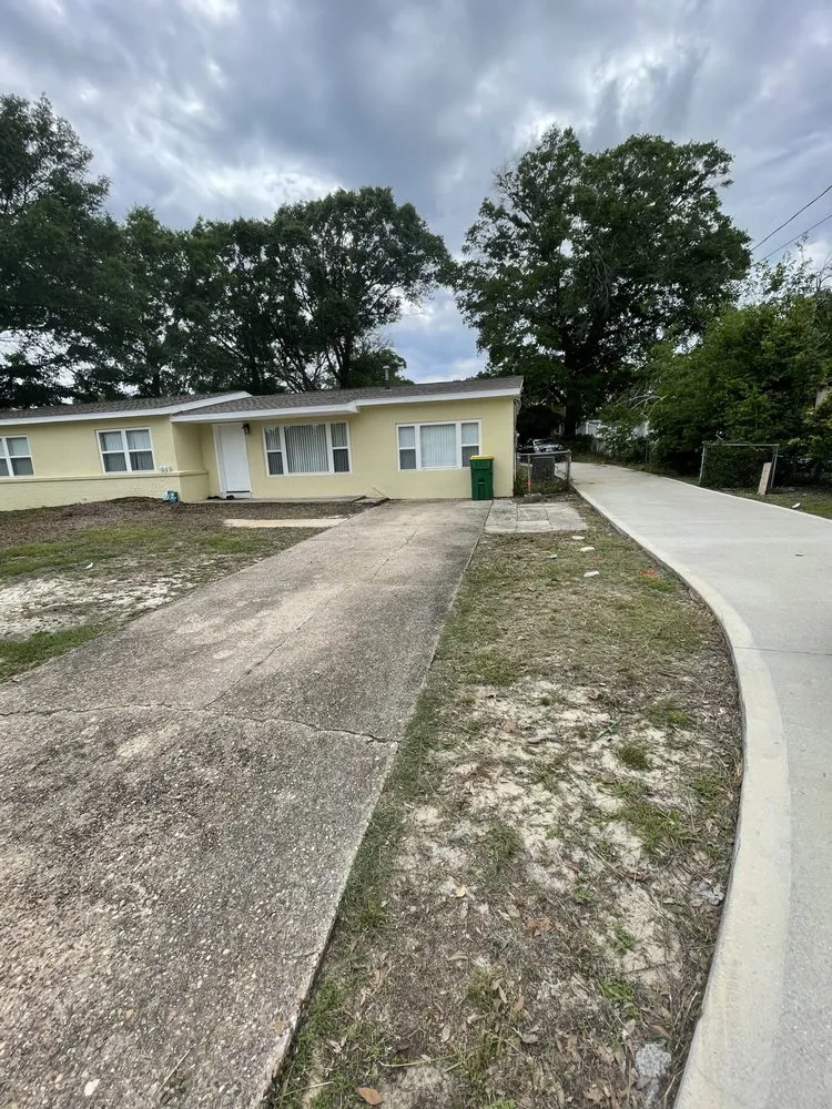 Reliable lawn mowing service experts serving Fort Walton Beach, FL - Veloz & Cooper