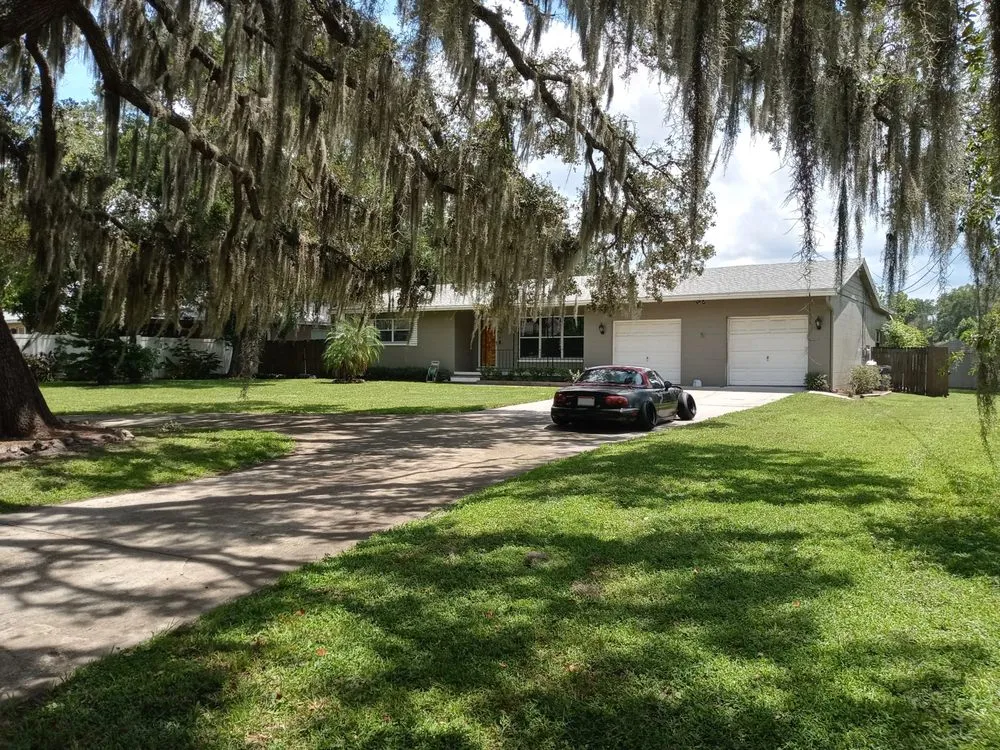 Top-rated yard cleanup service near you in Alafaya, FL by Velvet Yard Landscaping