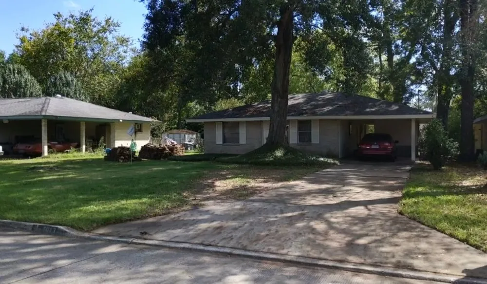 Custom landscape installation in Alafaya, FL by Velvet Yard Landscaping