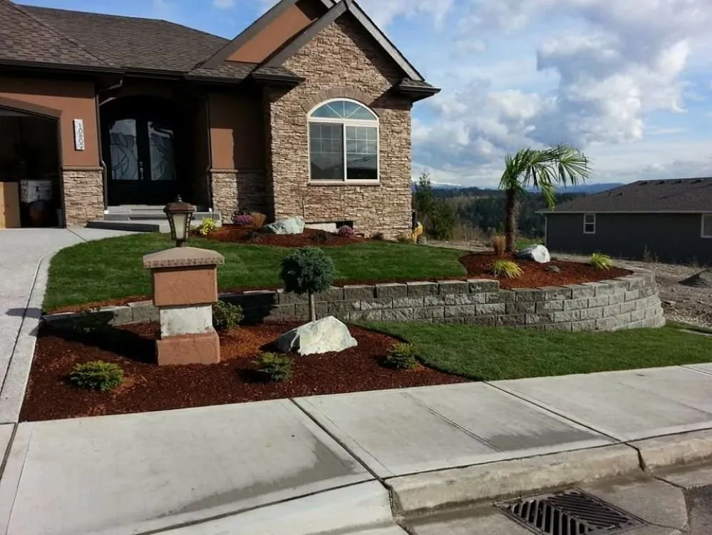 Expert landscaping services in Spanaway, WA by Velázquez Landscaping
