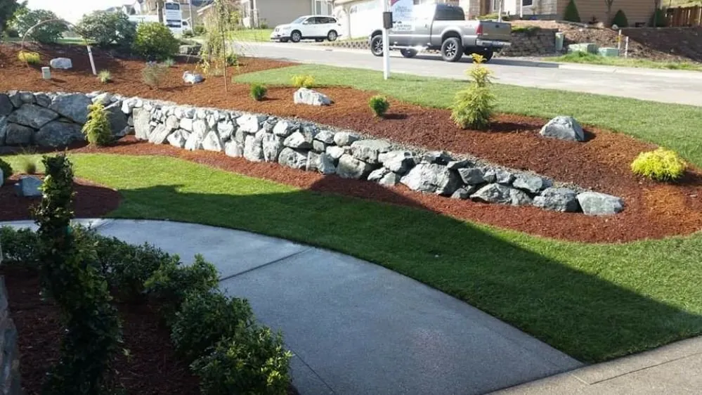 Local residential landscaping in Spanaway, WA by Velázquez Landscaping