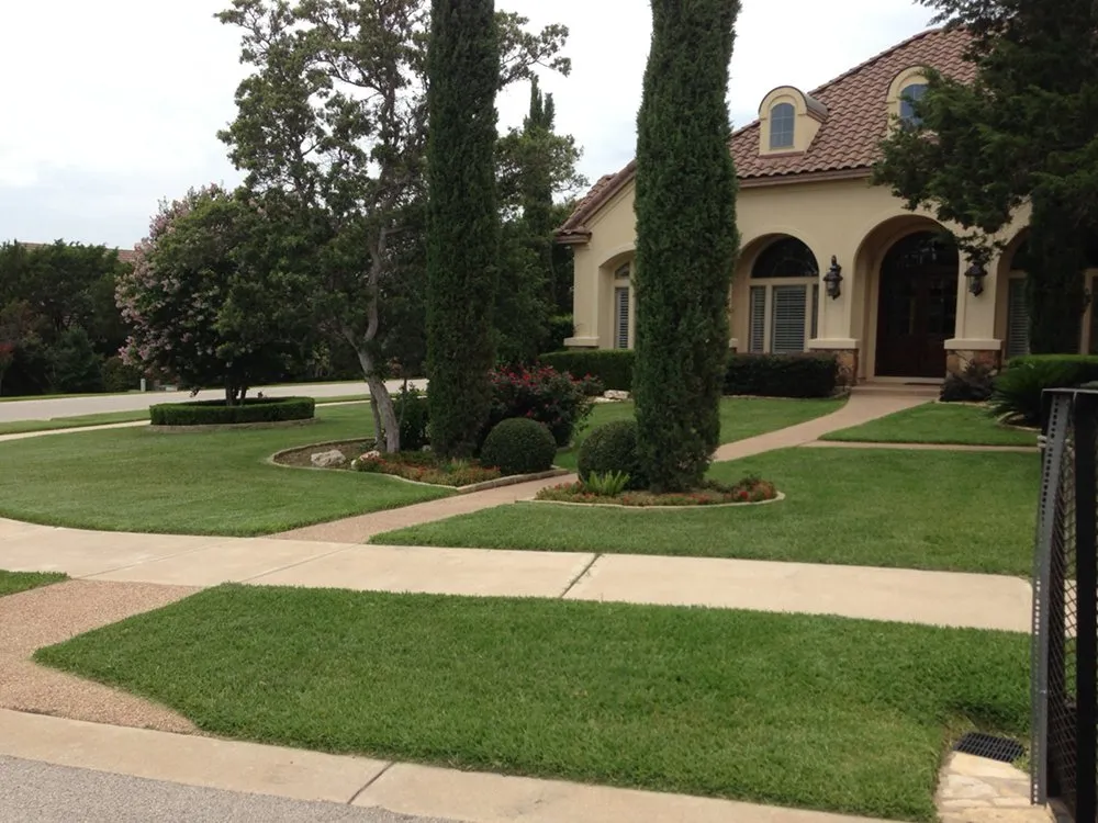 Custom lawn mowing service near you across Austin, TX - Vences Lawn Care