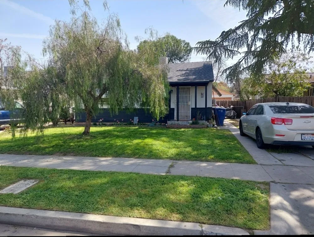 Trusted yard cleanup service experts serving Firebaugh, CA - Venegas Lawn Care Services