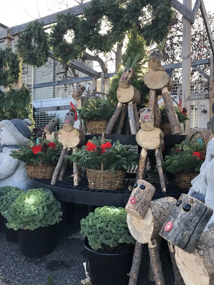 Custom landscape design experts serving Mineola, NY - Venezia Garden Center