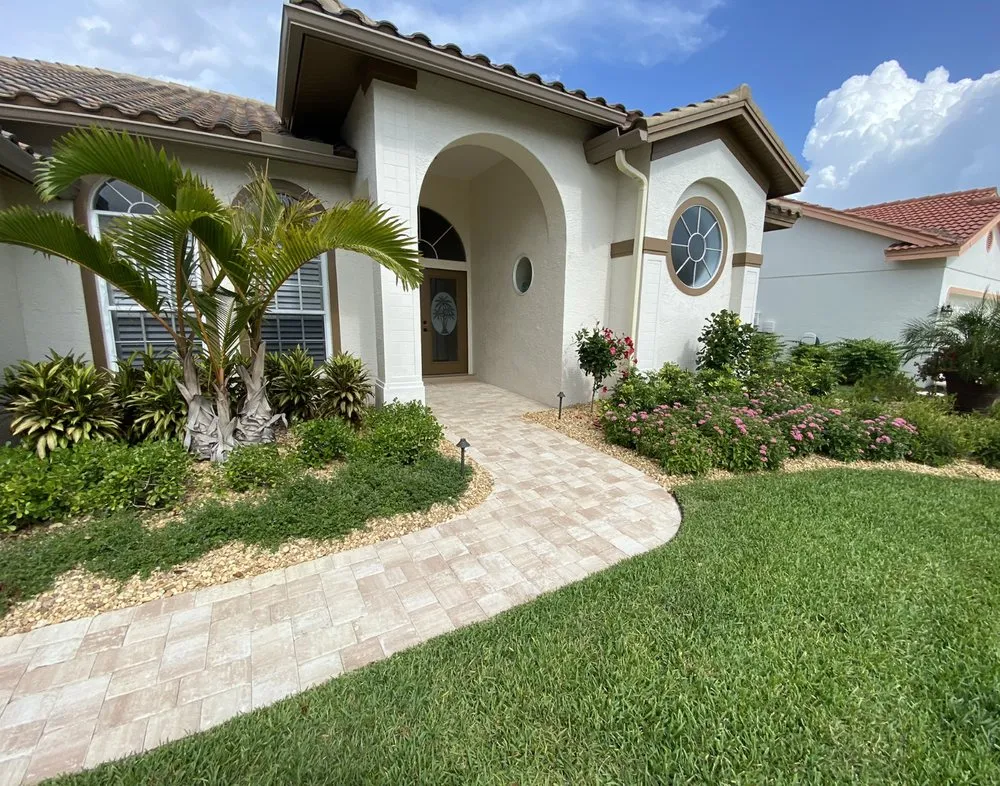 Affordable landscape design in Venice, FL by Venice Pavers & Landscape