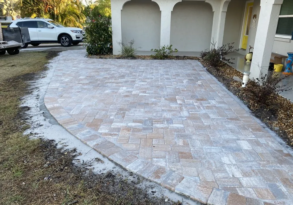 Professional lawn mowing service experts serving Venice, FL - Venice Pavers & Landscape