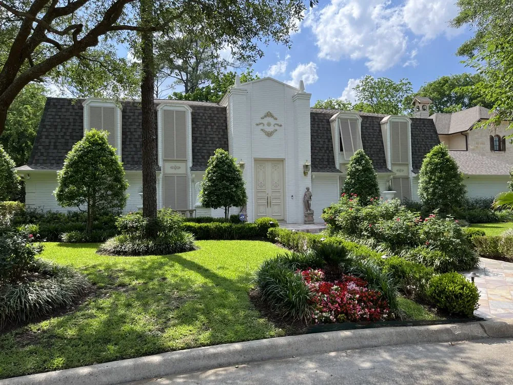 Affordable yard cleanup service experts serving Houston, TX - Ventura Landscape